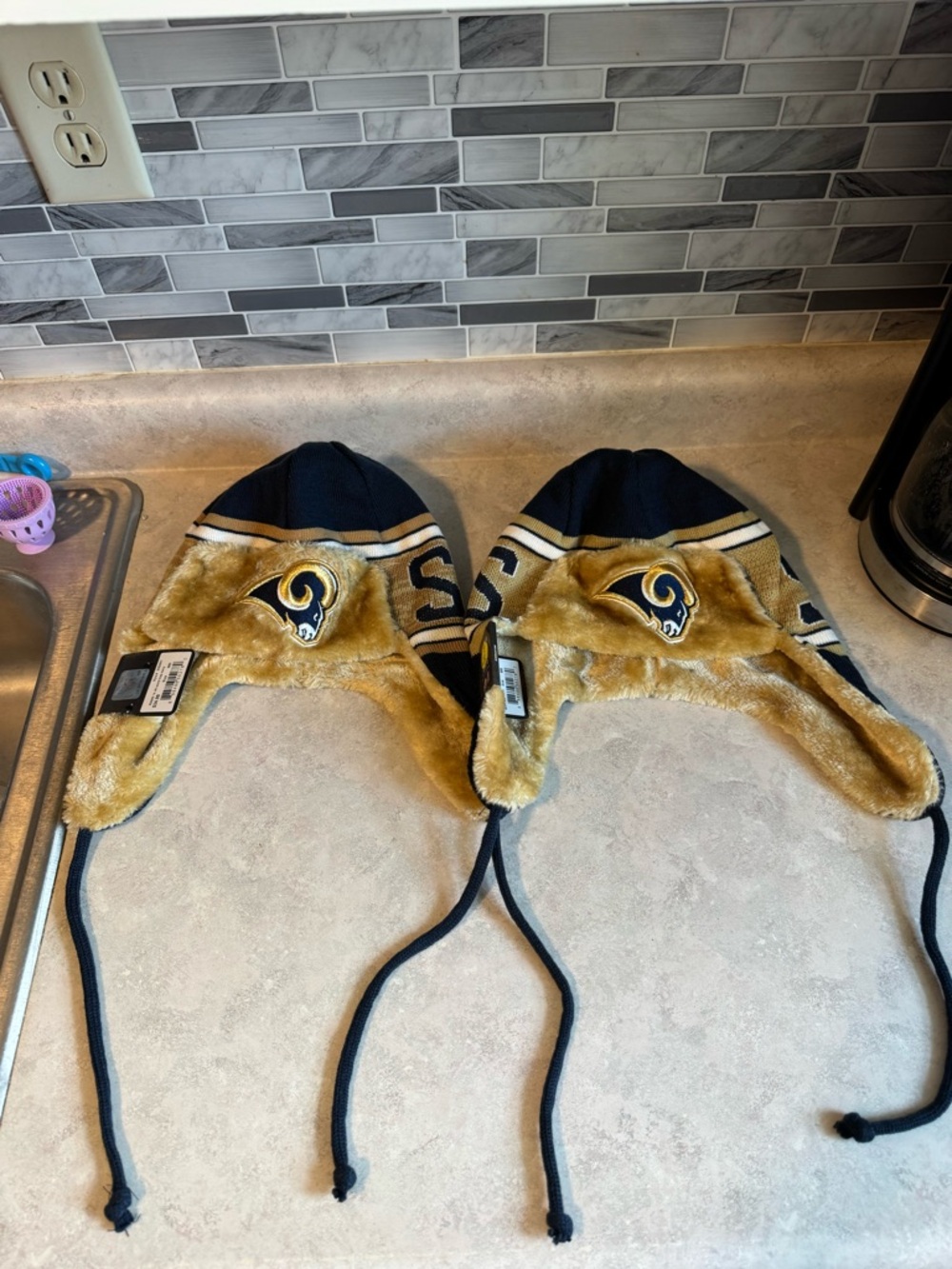 Los Angeles Rams YOUTH/Small Adult Tassel Sweater Beanie Hat